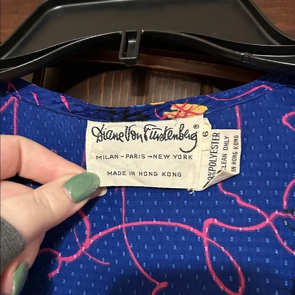 1980s DIANE VON FURSTENBERG WRAP DRESS - Picture 2 of 5